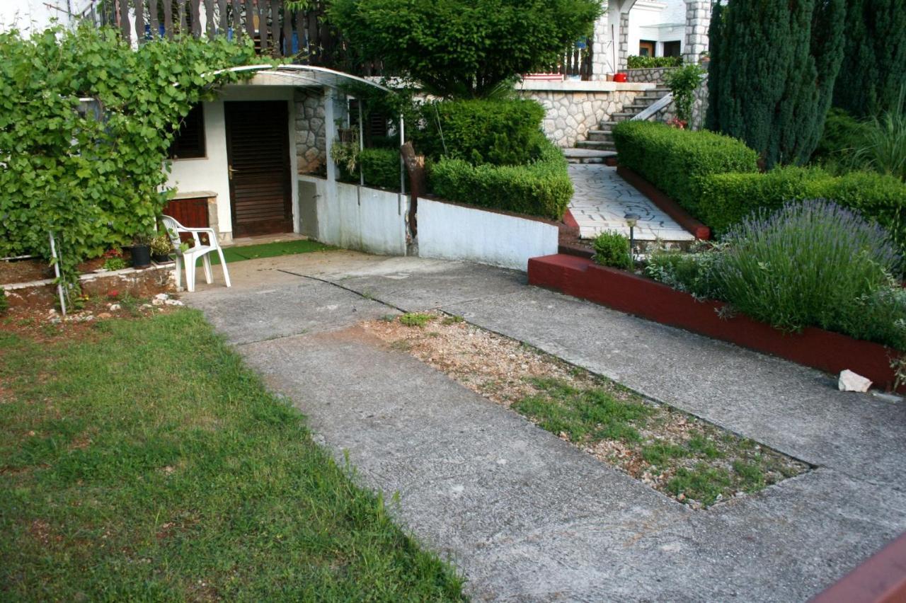 Apartments With A Parking Space Njivice, Krk - 5320 Экстерьер фото